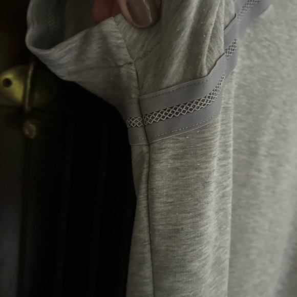 ATHLETA Gray Short Sleeve Crew Neck T-Shirt Athletic Dress Athleisure Preppy | M - Picture 4 of 16